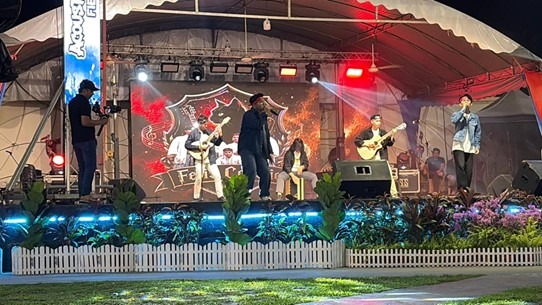 Felis Coustic ketika membuat persembahan dalam Pertandingan Busking Challenge (Akustik) MAKUM 2026 di Batu Pahat, Johor.